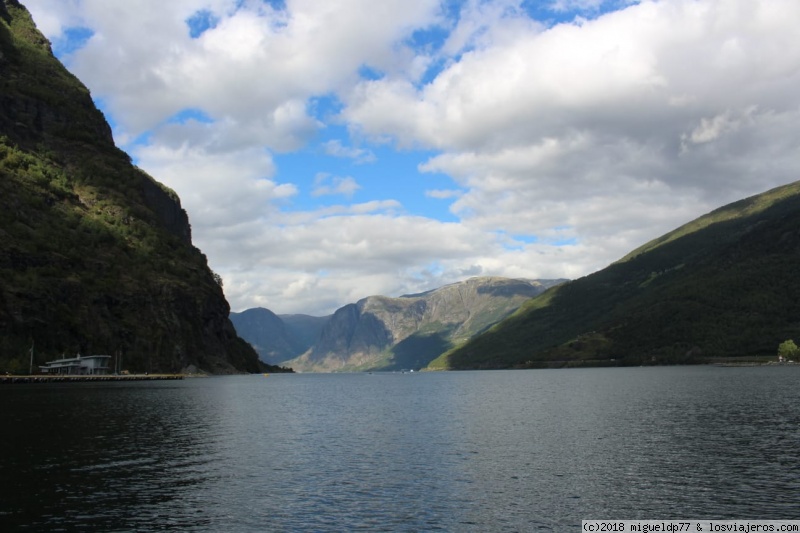 Preikestolen, Glaciares, Bergen, Hike Nigardsbreen, fiordos, cabañas...con niños - Blogs de Noruega - Día 2 Flam y cataratas Tvindefossen (6)