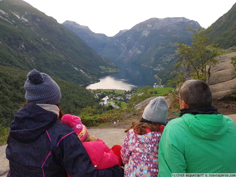 Día 4 Miradores Dalsnibba y Flydalsjuvet de Geiranger (por la tarde) - Preikestolen, Glaciares, Bergen, Hike Nigardsbreen, fiordos, cabañas...con niños (3)