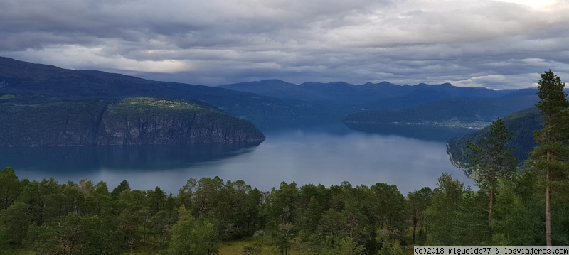 Día 6 Ferry Geiranger - Hellesylt, Stryn y fiordo de Lunde - Preikestolen, Glaciares, Bergen, Hike Nigardsbreen, fiordos, cabañas...con niños (5)