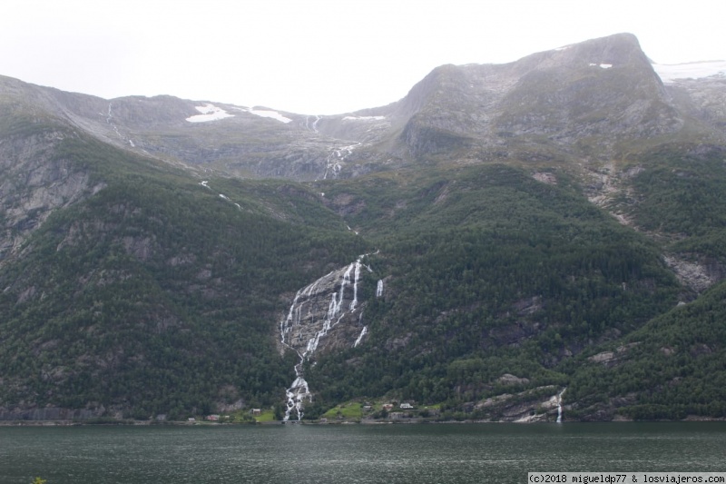 Día 8 Cataratas Tyssedal, Lateffosen e Iglesia de Roldal (por la tarde) - Preikestolen, Glaciares, Bergen, Hike Nigardsbreen, fiordos, cabañas...con niños (3)