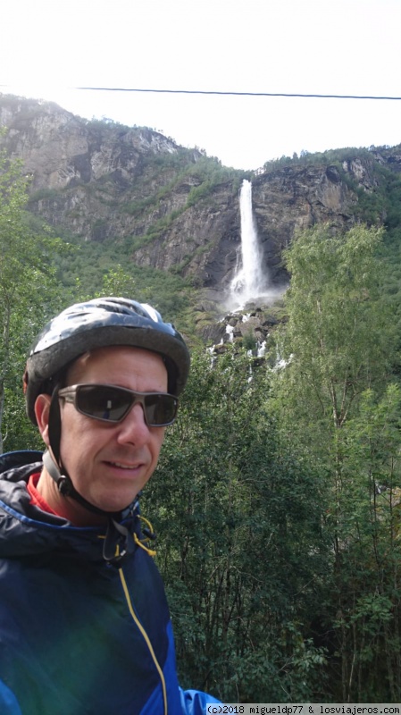 Flam en bicicleta - Preikestolen, Glaciares, Bergen, Hike Nigardsbreen, fiordos, cabañas...con niños (4)