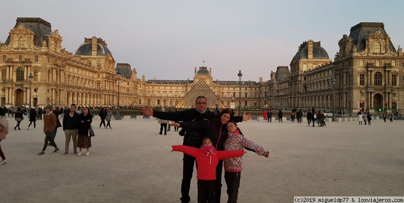 Paris con niños (Ladybug) y Disney Febrero 2019 - Blogs de Francia - Día 2 París, subir a Torre Eiffel, paseo por el Sena, Louvre... (6)