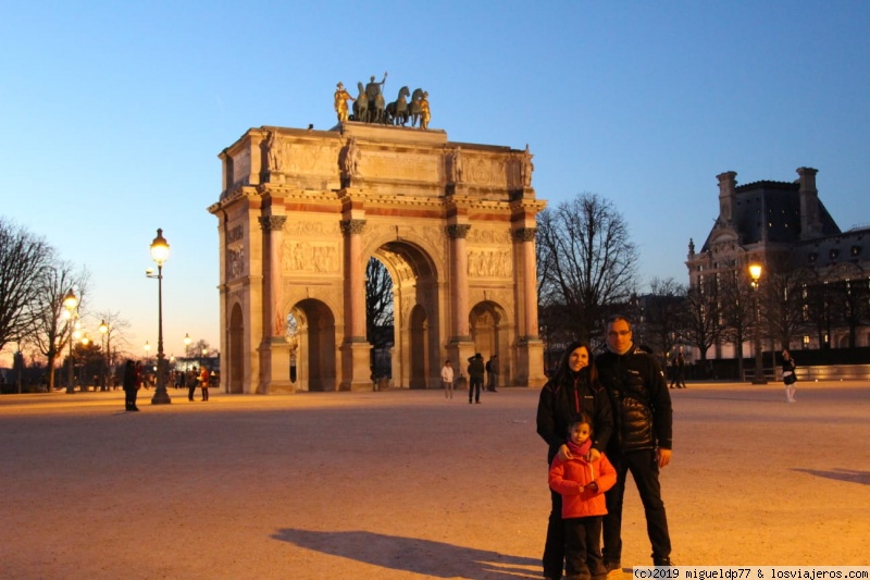 Paris con niños (Ladybug) y Disney Febrero 2019 - Blogs de Francia - Día 2 París, subir a Torre Eiffel, paseo por el Sena, Louvre... (5)
