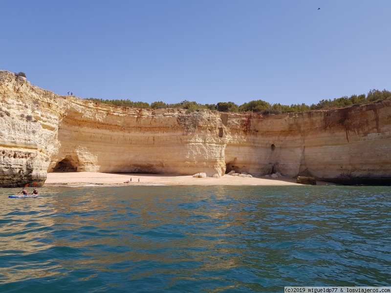 Día 6 Algar de Benagil en lancha y Playa do Castelo - Algarve - playas y atardeceres en coche con niños (4)
