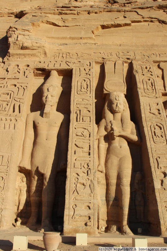 Estatuas de Ramses II y Nefertari en Abu Simbel (Nefertari)
