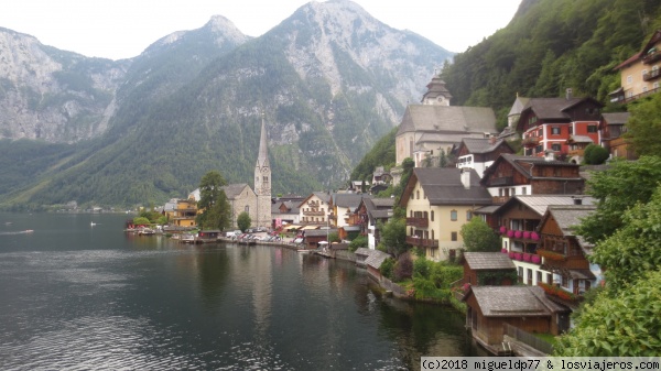 Evangelische Pfarrkirche Hallstatt junto al lago
Evangelische Pfarrkirche Hallstatt junto al lago - desde el mirador
