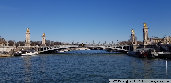 Puente de Alejandro III desde el Sena
Puente de Alejandro III desde el Sena
