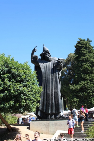 Estatua Gregorio de Nin
Estatua Gregorio de Nin
