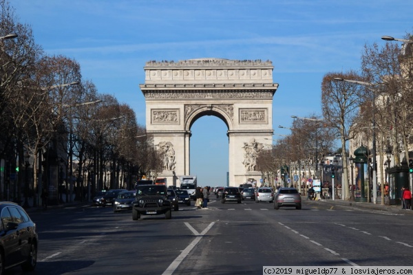 Arco del Triunfo de París
Arco del Triunfo de París desde los Campos Elíseos

