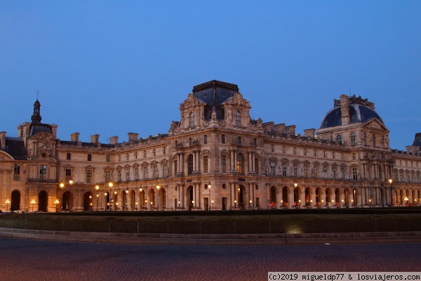 Louvre iluminado
Louvre iluminado
