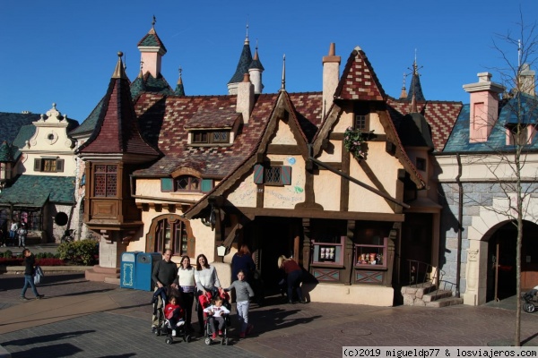 Exterior de una tienda en Fantasyland
Exterior de una tienda en Fantasyland
