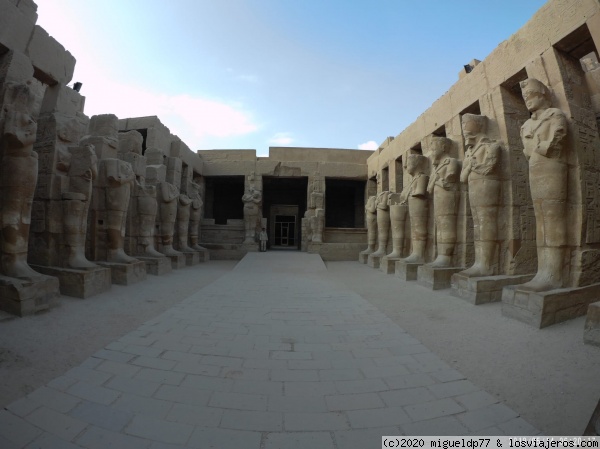 Esculturas en columnas del Templo de Karnak
Esculturas en columnas del Templo de Karnak
