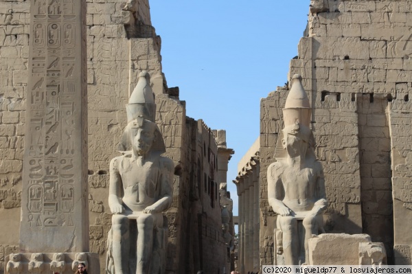 Esculturas de Ramses II en la fachada del Templo de Lúxor
Esculturas de Ramses II en la fachada del Templo de Lúxor
