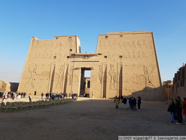 Fachada del Templo de Edfu
Fachada del Templo de Edfu
