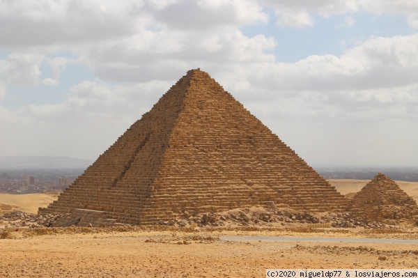 Pirámide de Micerinos
Pirámide de Micerinos
