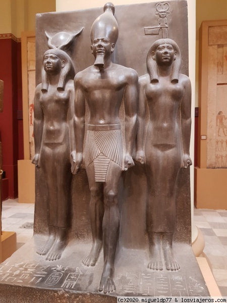 Triada de Micerino - Museo egipcio de El Cairo
Triada de Micerino - Museo egipcio de El Cairo
