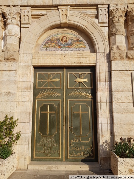 Puerta de la Iglesia de San Juan Bautista en Madaba
Puerta de la Iglesia de San Juan Bautista en Madaba
