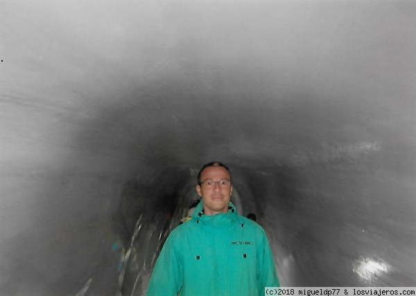 Palacio de Hielo - Acceso al palacio por un túnel
Palacio de Hielo - Acceso al palacio por un túnel
