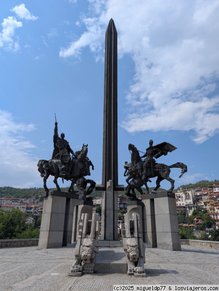 Monumento de la dinastía Asen
Monumento de la dinastía Asen
