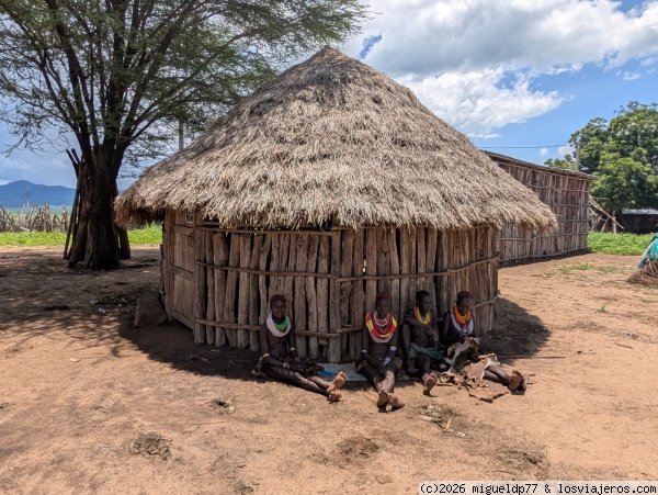 Cabaña - Tribu Karo
Cabaña - Tribu Karo
