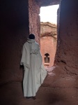 Rezando junto a la Iglesia de Gabriel y Rafael - Lalibela
