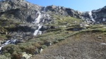 Cataratas junto a las carreteras