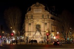 Plaza Saint Michel iluminada