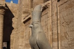 Estatua de Horus en el Templo de Edfu