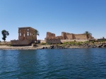 Templo Philae - el otro lateral visto desde la embarcación (saliendo)