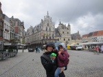 Grote Markt de Mechelen - al fondo el Ayuntamiento