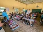 Entrega de material escolar en el colegio de Dindefelo