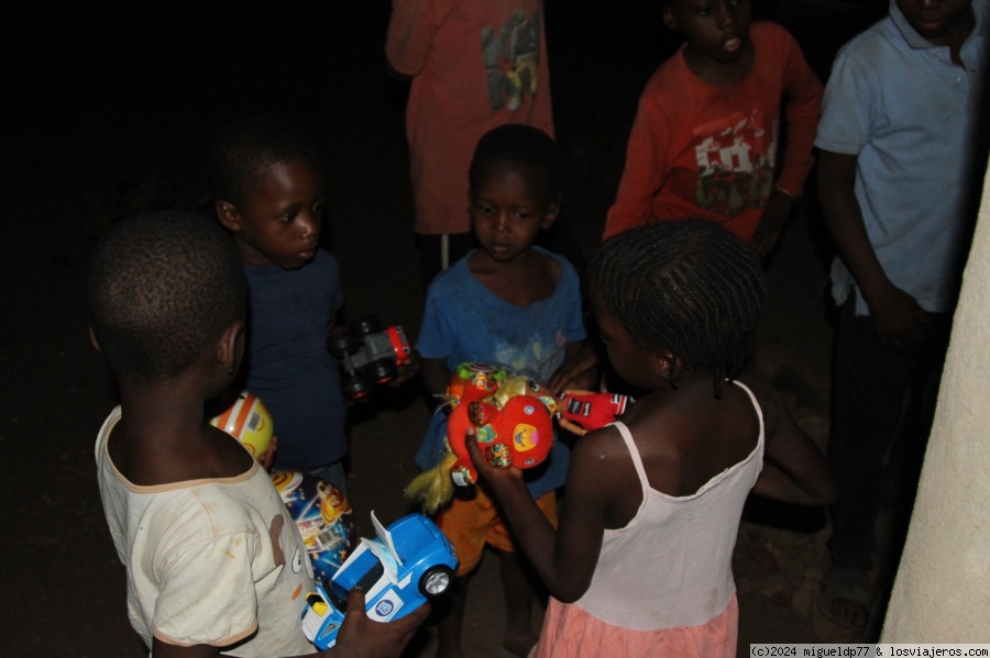 Día 5 Entrega de juguetes en el campamento - Senegal en fotos (3)