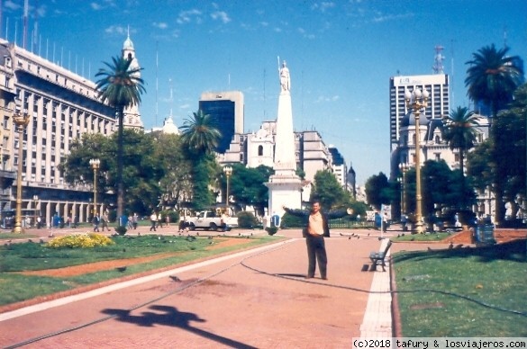 La Plaza 25 de Mayo. Buenos Aires. 1995
La Plaza 25 de Mayo. Buenos Aires. 1995
