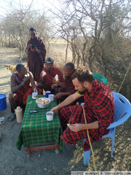 Desayuno en aldea masai
Desayuno en aldea masai
