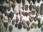 Máscaras en Mwenge Woodcarvers market