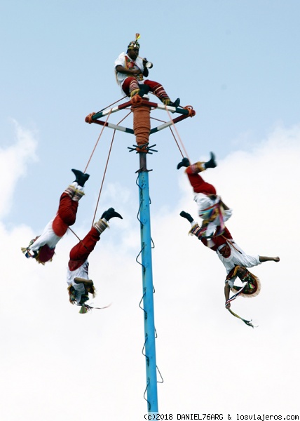 VOLADORES DE PAPLANTA
Recrean una ceremonia cargada de significado.

