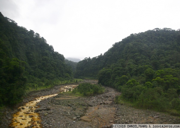 RIO SUCIO
El Río Sucio arrastra azufre proveniente de los volcanes.
