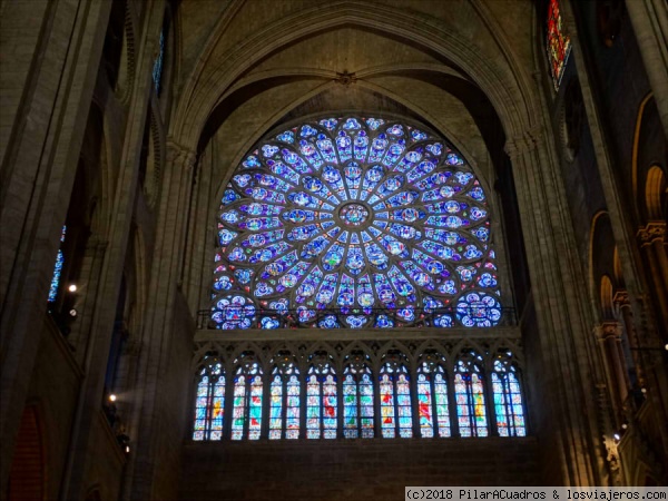 Rosetón de Notre Dame
Rosetón de la Catedral de Notre Dame visto desde el interior.
