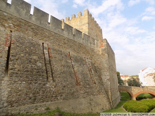 Castelo de San Jorge
Muralla y entrada al recinto del castillo
