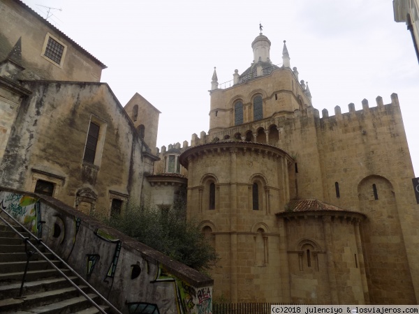 Catedral Vieja (Sé Velha)
Fachada trasera de la catedral vieja de Coimbra
