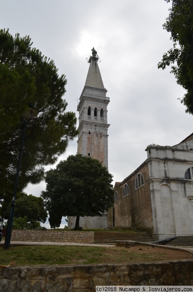 Basílica de Santa Eufemia
Campanario de la Basílica de Santa Eufemia
