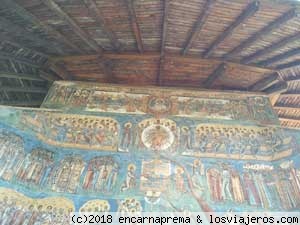 Pinturas exteriores del monasterio de Voronet
Entrada al templo: pinturas en el techo y frente. Escalera del juicio final
