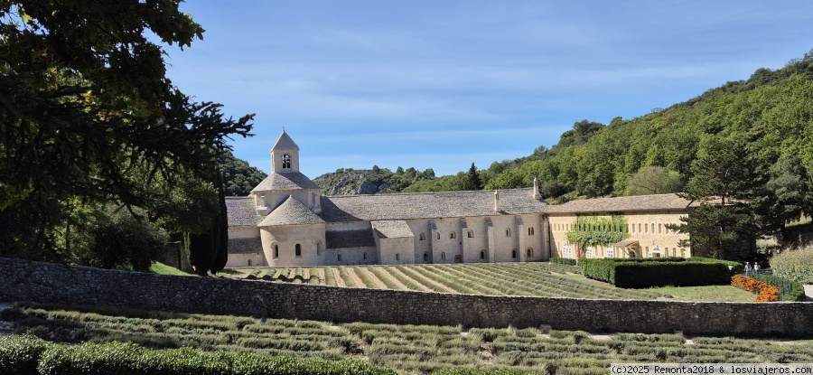 6 Días en la Provenza: Luces y Sombras - Blogs de Francia - DIA 4. SAINT REMY Y LA COMARCA DEL LUBERON (CORDES-ABADIA DE SENANQUE-MURS-APT) (3)