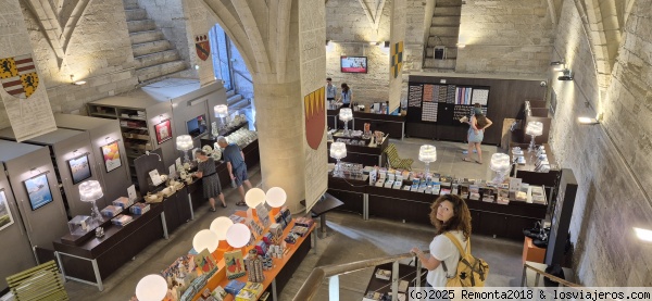 Tienda de souvenirs en el Palacio de Aviñón
Impresionante tienda en el interior del Palacio donde puedes adquirir cualquier recuerdo para llevar a casa. Ubicada en una sala preciosa.
Tienda de souvenirs en el Palacio de Aviñón
Impresionante tienda en el interior del Palacio donde puedes adquirir cualquier recuerdo para llevar a casa. Ubicada en una sala preciosa.