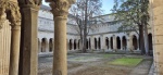 Claustro de Saint Trófimo a primera hora de la mañana