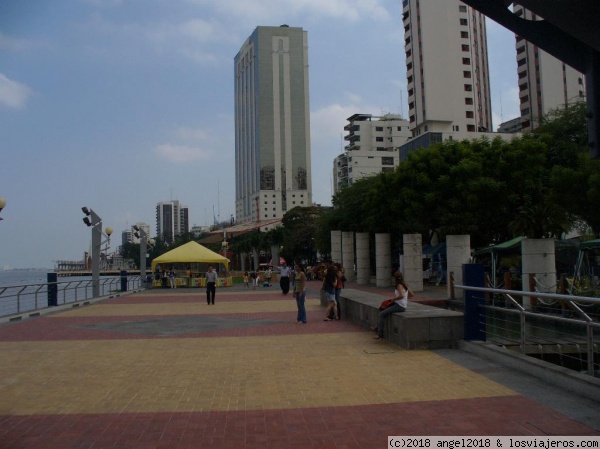 Malecón de Guayaquil
Aqui una foto tomada del Malecon de Guayaquil por la tarde
