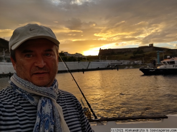 Pescar en Terceira
saliendo del puerto de Angra do Heroismo con Francisco a Pescar en el mar atlantico
