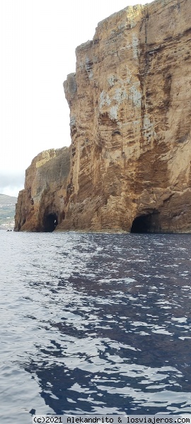 Chimenea volcanica submarina
Al ir a pescar nos habituamos a ver los volcanes como la estructura misma de la isla de Terceira. Azores esta en medio de las 3 placas tectónicas, Americana, Euroasiatica y Africana.
