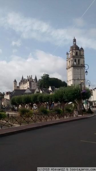 Loches
Vistas de la torre de San Aubin y la Logia royal.
