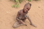 Niño Dassanetch
Niño, Dassanetch, Valle, Etiopía, etnia, jugando, arena